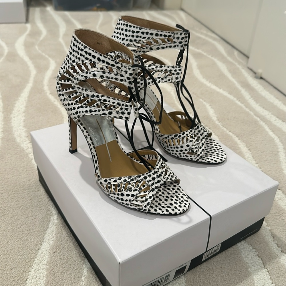 Dolce Vita Henlie strappy heal sandal. Size 7